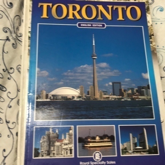 Book about Toronto - Picture 2 of 4